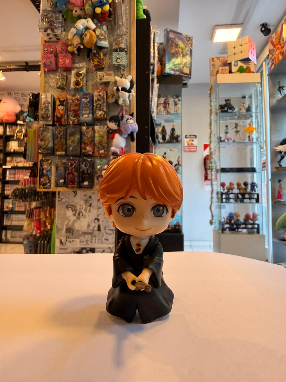 FIGURA CHIBI DE RON WEASLEY SOBRE ESCOBA MAGICA