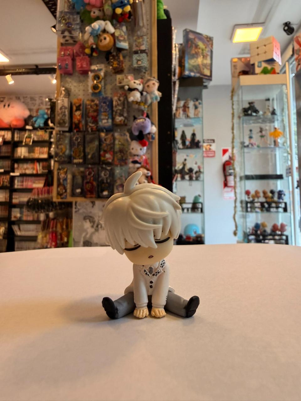 FIGURA GASHAPON DE SEISHIRO NAGI SENTADO