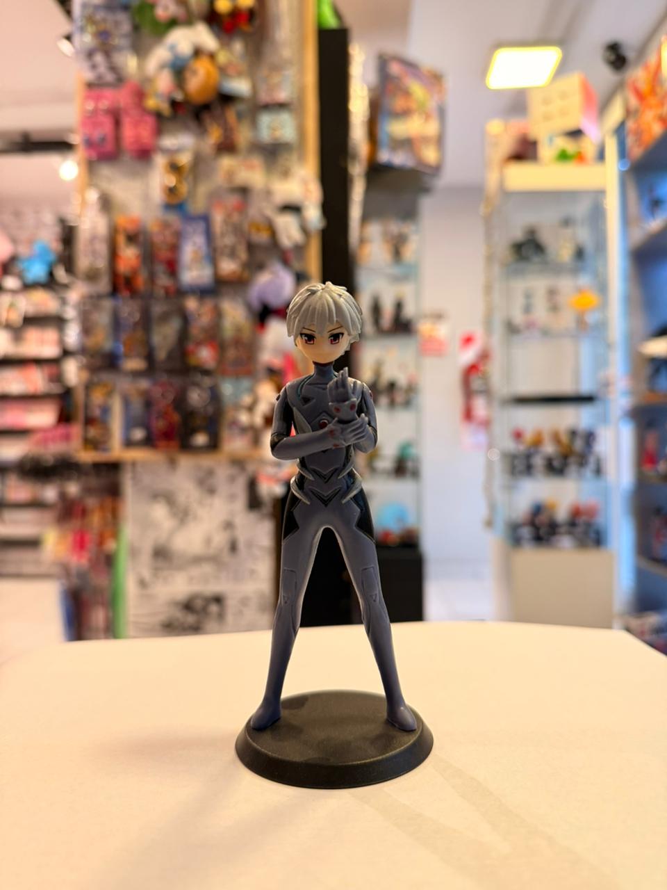 FIGURA DE KAWORU NAGISA CON PLUGSUIT