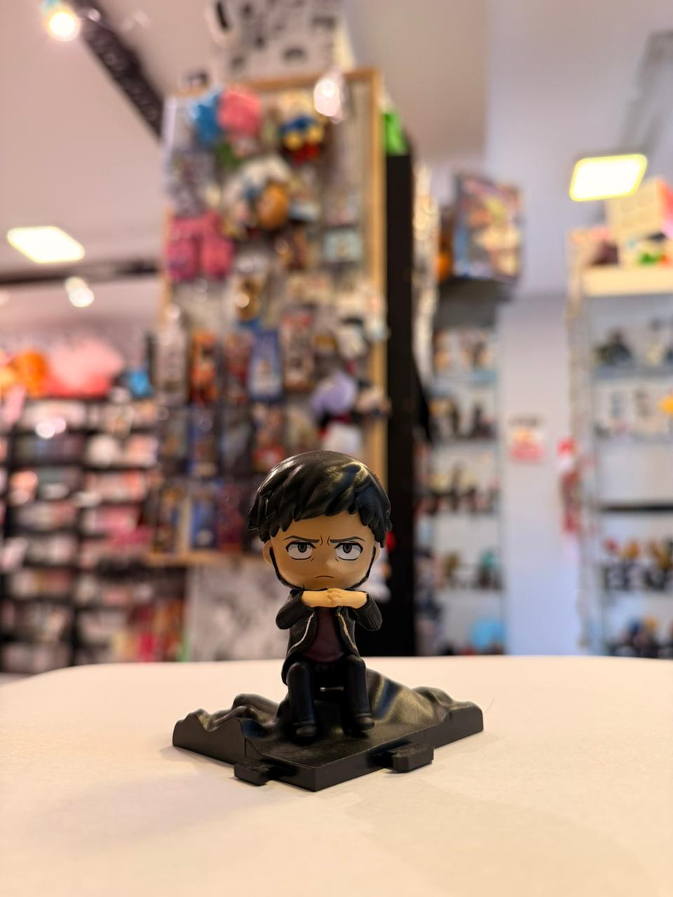 FIGURA GASHAPON DE GENDO IKARI SENTADO