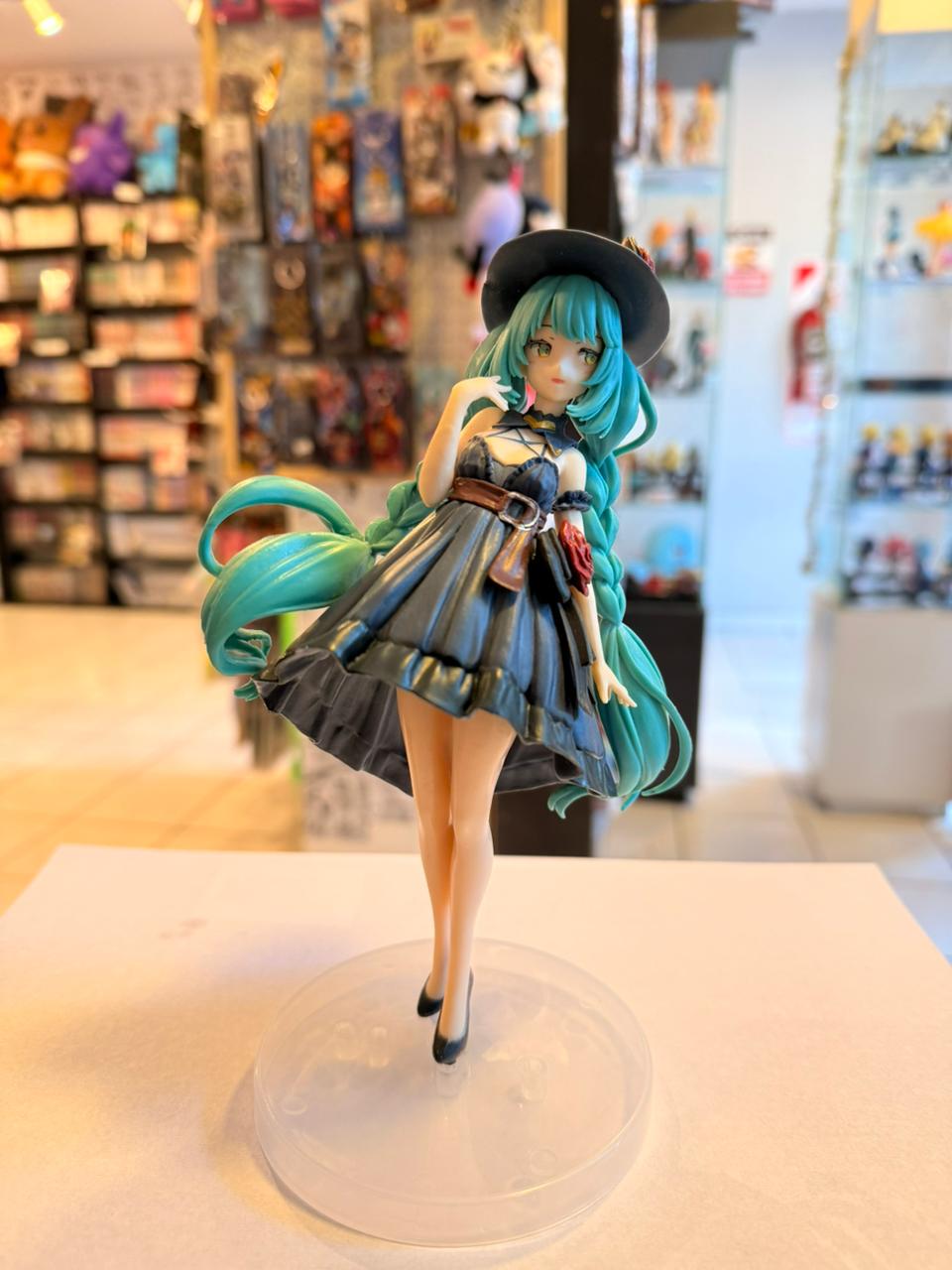 FIGURA DE MIKU CON SU ATUENDO OUTING DRESS