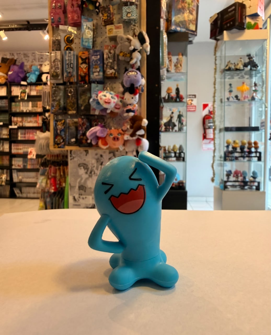 FIGURA GASHAPON DE WOBBUFFET MANOS LEVANTADAS