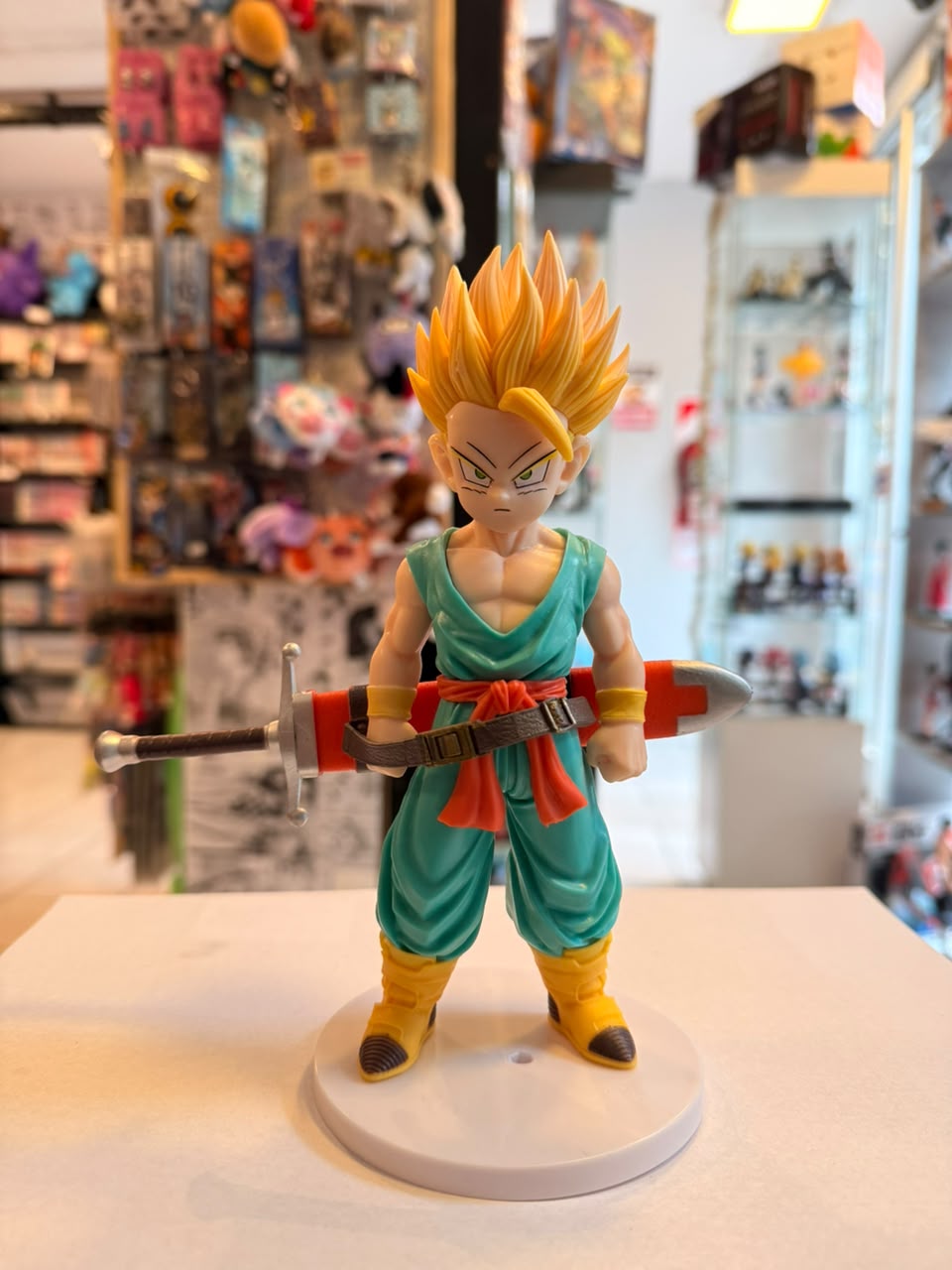 FIGURA DE TRUNKS CON SU ESPADA DE BANPRESTO