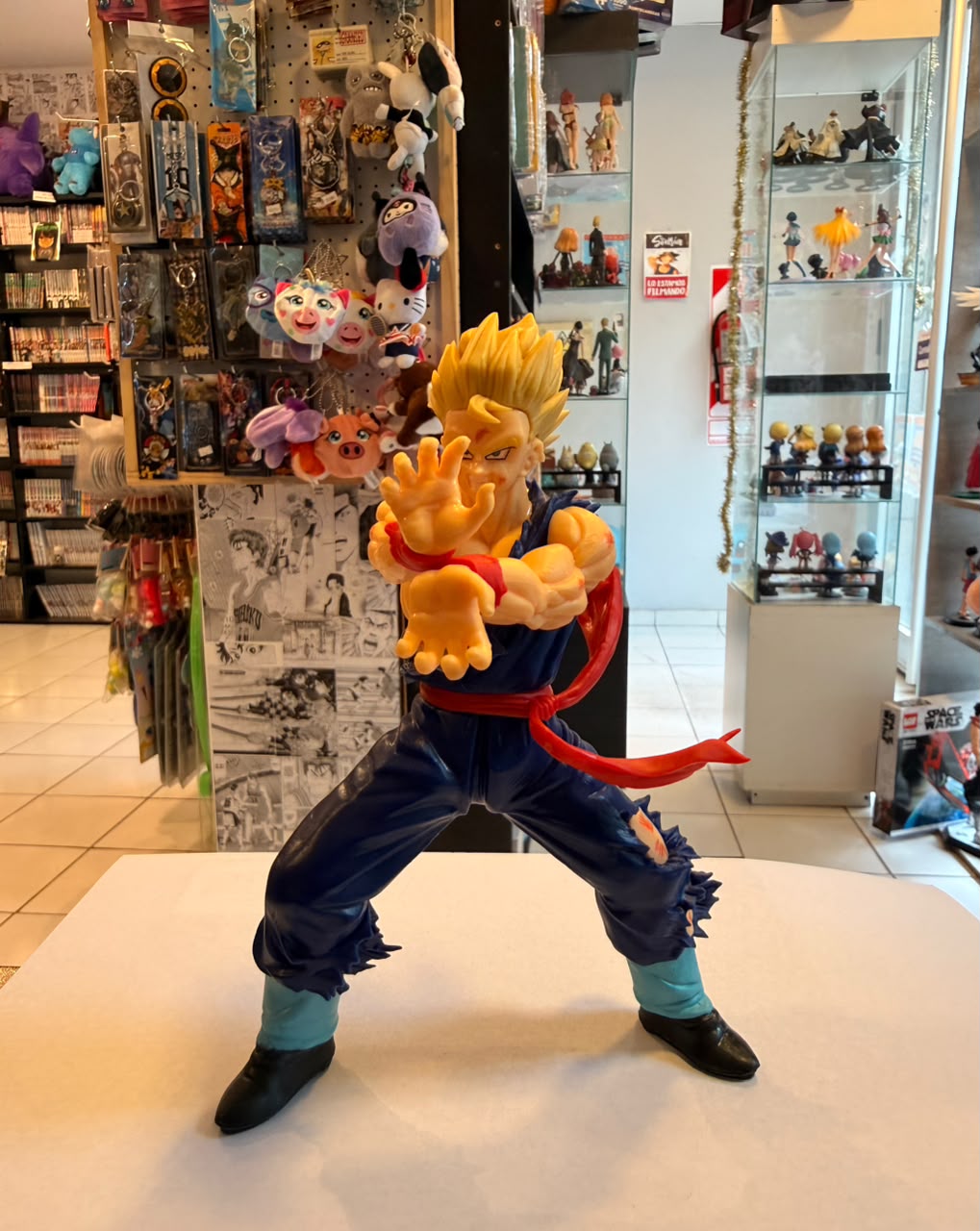 FIGURA DE SON GOHAN SUPER SAIYAJIN EN POSE DE ATAQUE KAMEHAMEHA