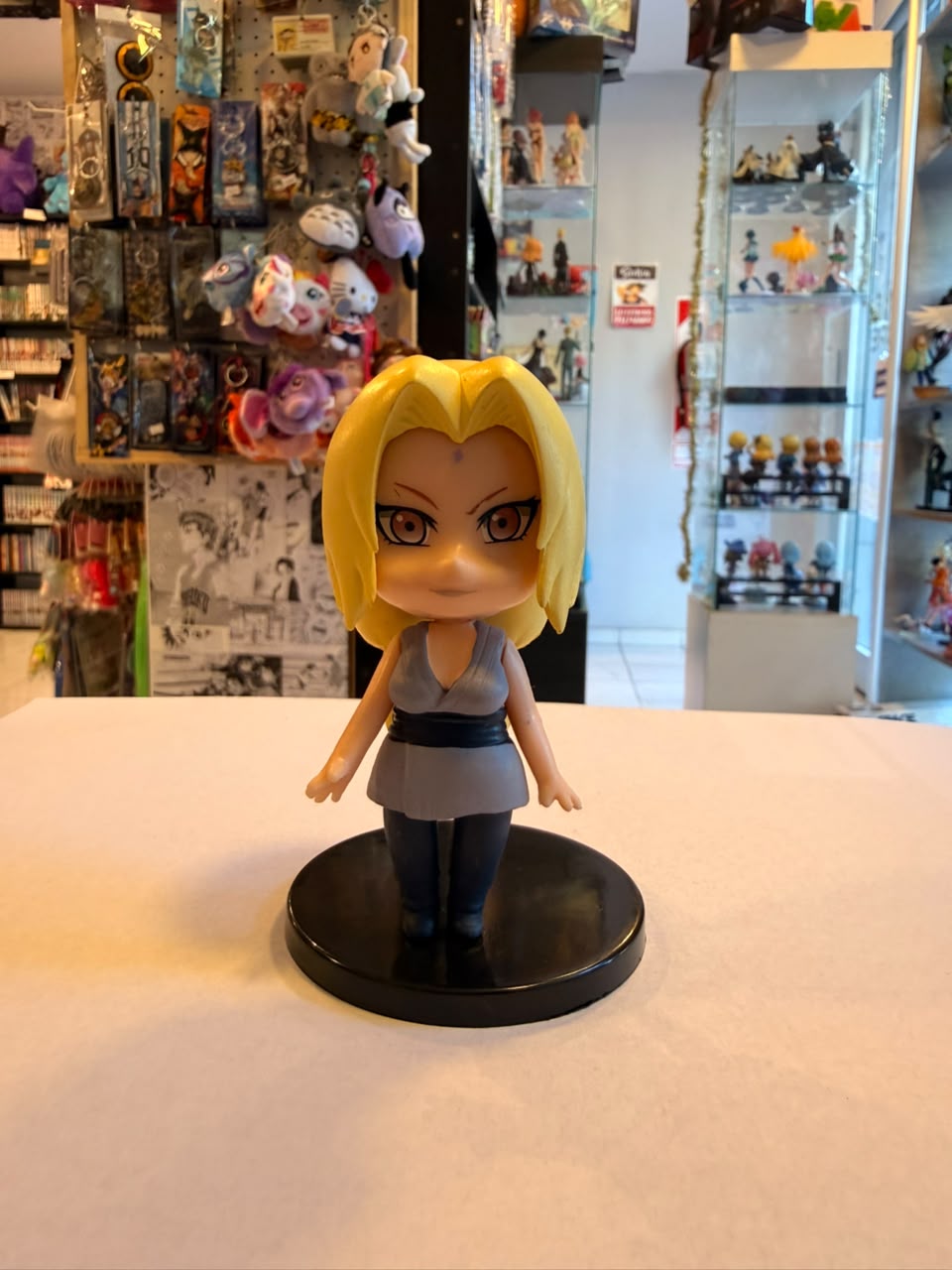FIGURA CHIBI DE TSUNADE CON ATUENDO TRADICIONAL