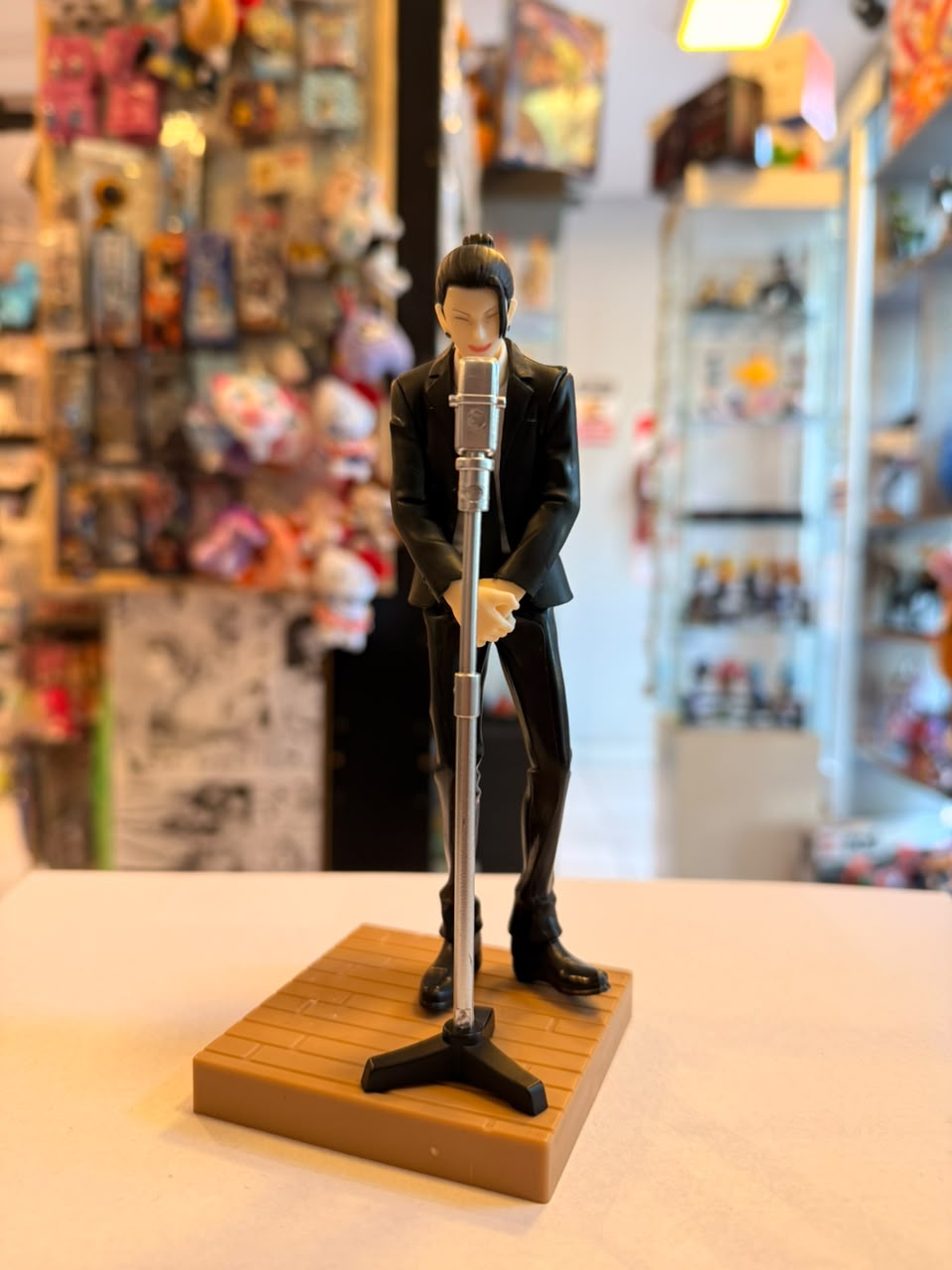 FIGURA DE GETO CON MICROFONO