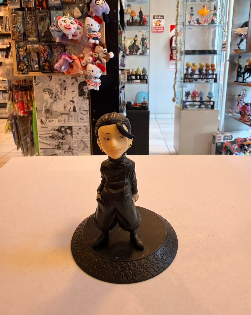 FIGURA GASHAPON DE GETO CON UNIFORME ESCOLAR Y CABELLO RECOGIDO