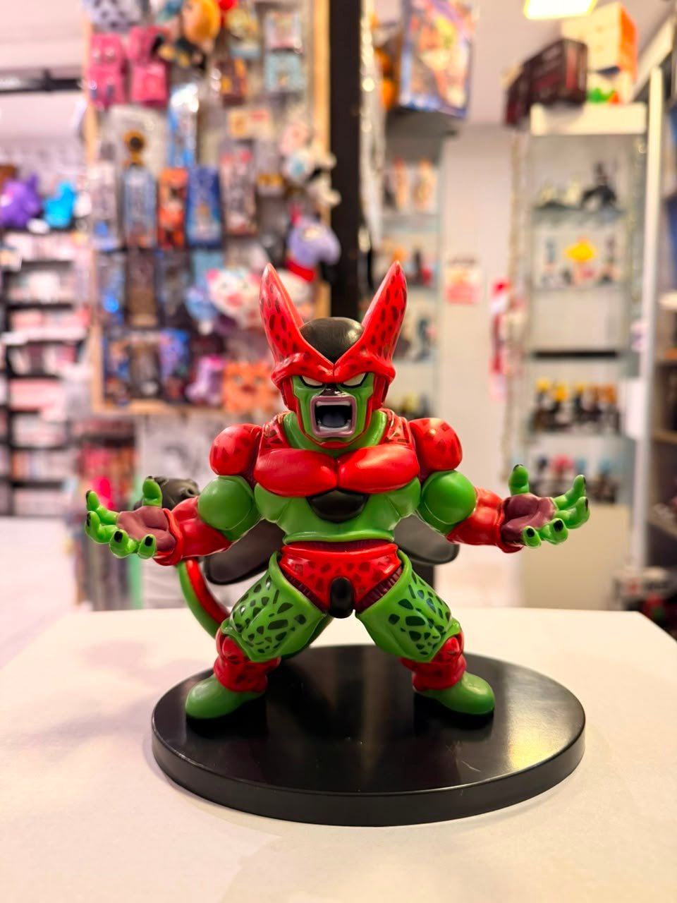 FIGURA DE CELL MAX EN POSE DE COMBATE