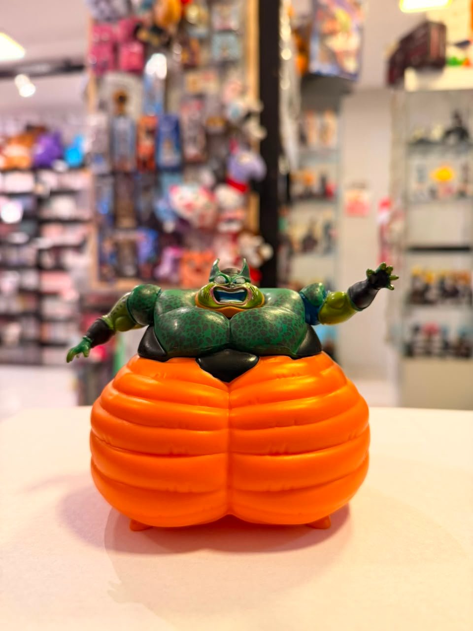 FIGURA DE CELL EN SU FORMA AUTODESTRUCTIVA