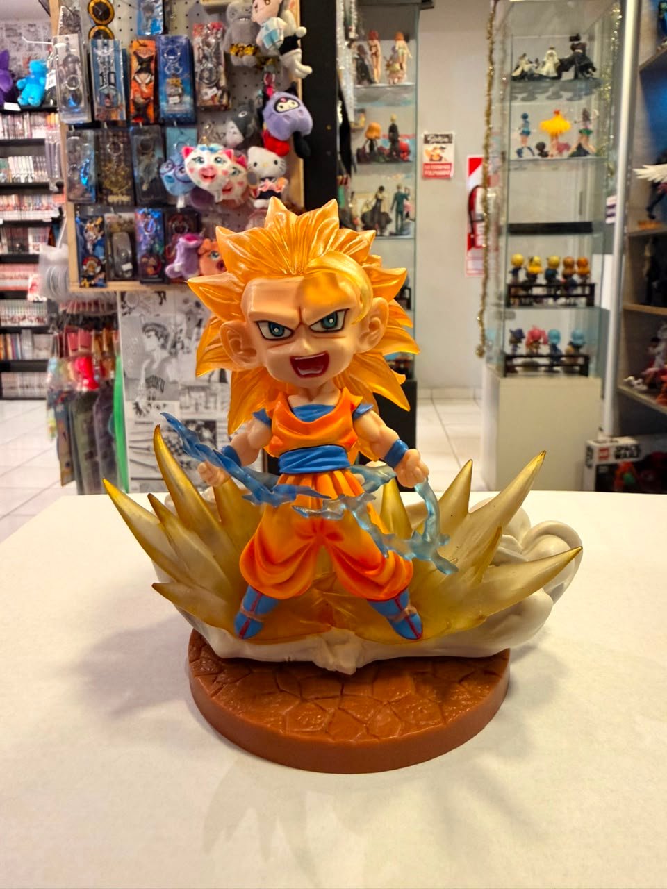 FIGURA DIORAMA DE GOKU SUPER SAIYAN 3