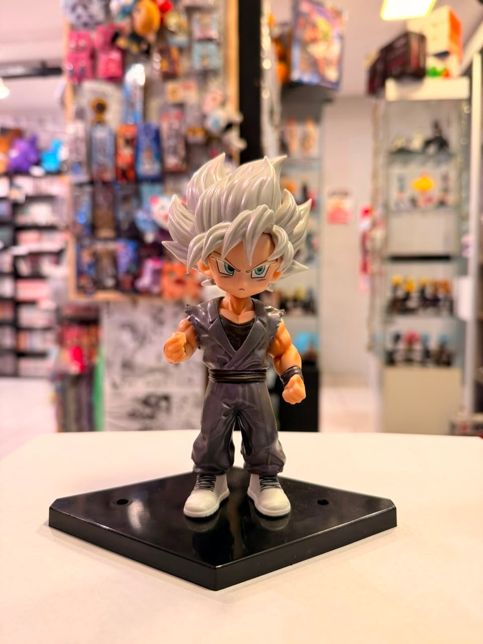 FIGURA CHIBI DE SON GOKU ULTRA INSTINTO