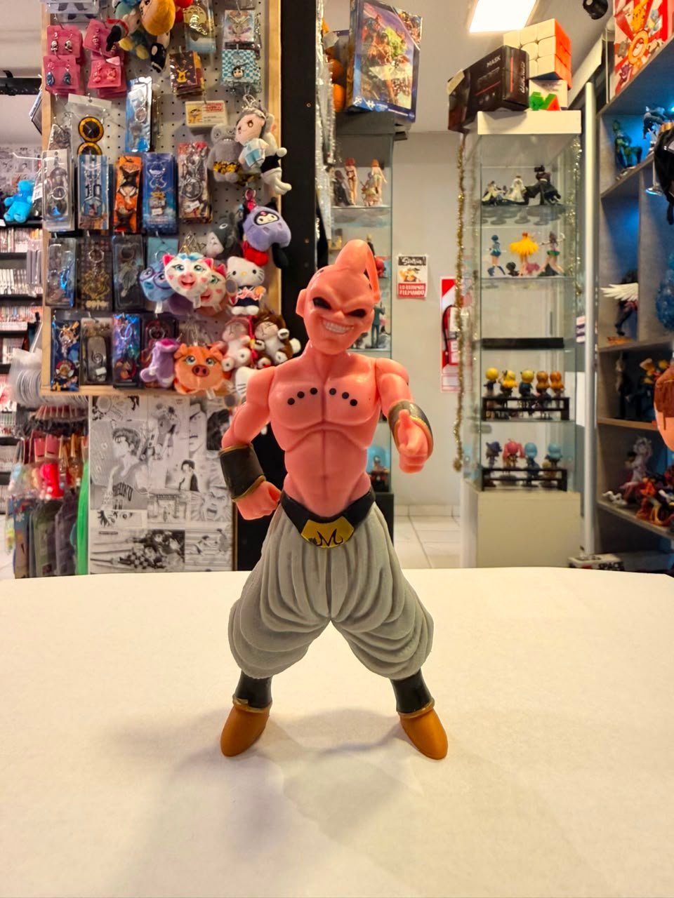 FIGURA DE MAJIN BOO EN POSE DESAFIANTE Y MALVADA