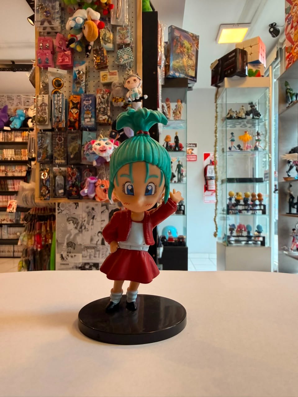 FIGURA CHIBI DE BRA CON CABELLO CIAN