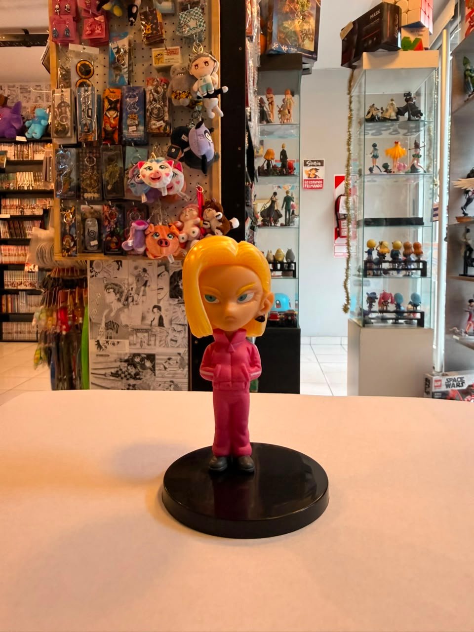 FIGURA CHIBI DE ANDROIDE 18 CON CHANDAL ROSA