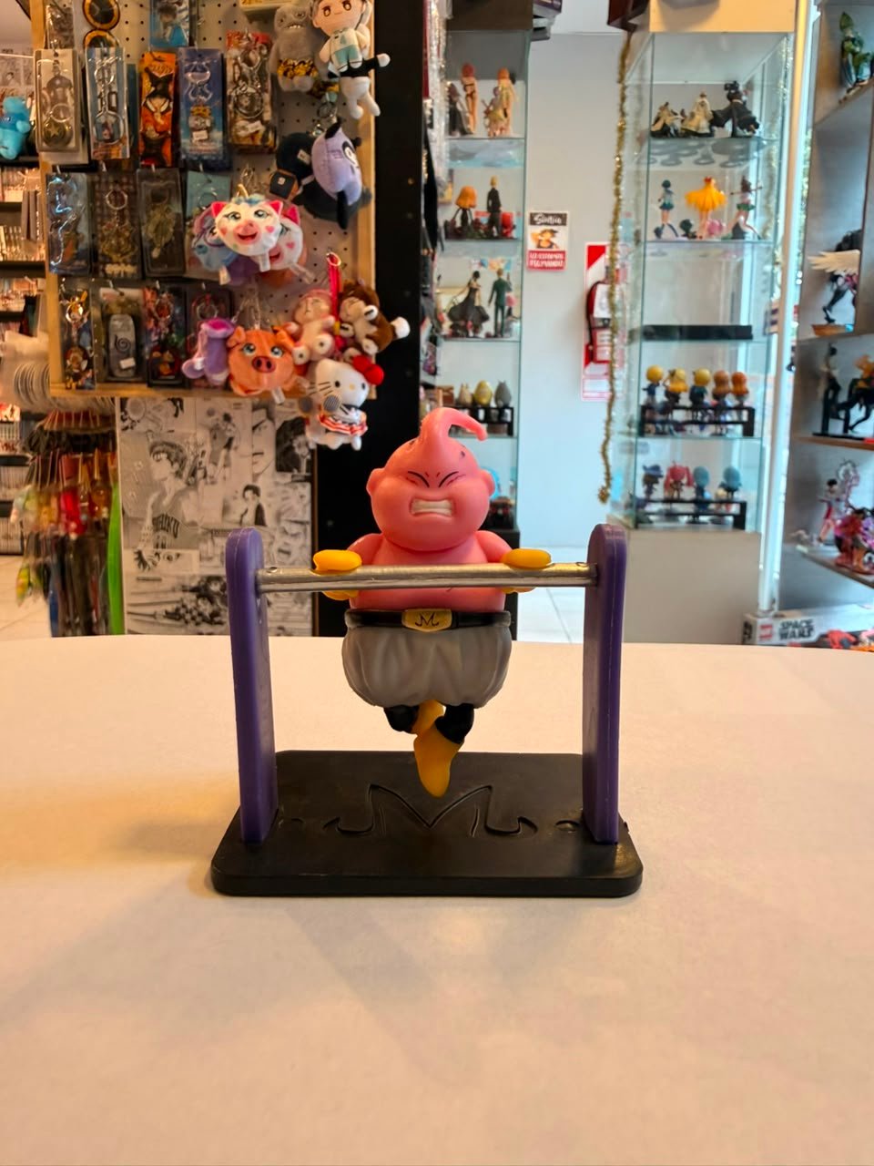 FIGURA GASHAPON DE MAJIN BOO EN BARRA DE DOMINADAS