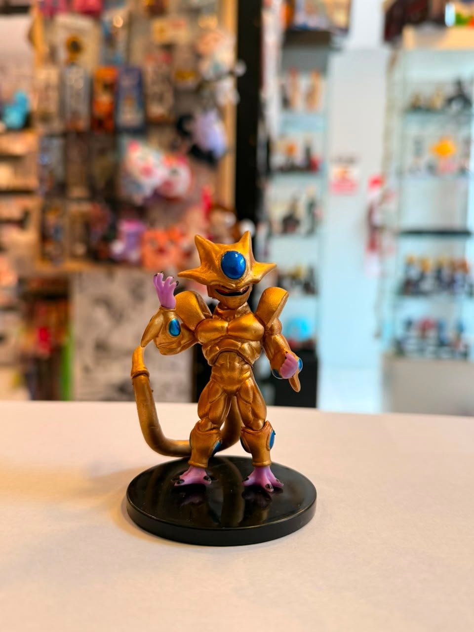 FIGURA GASHAPON DE COOLER DORADO