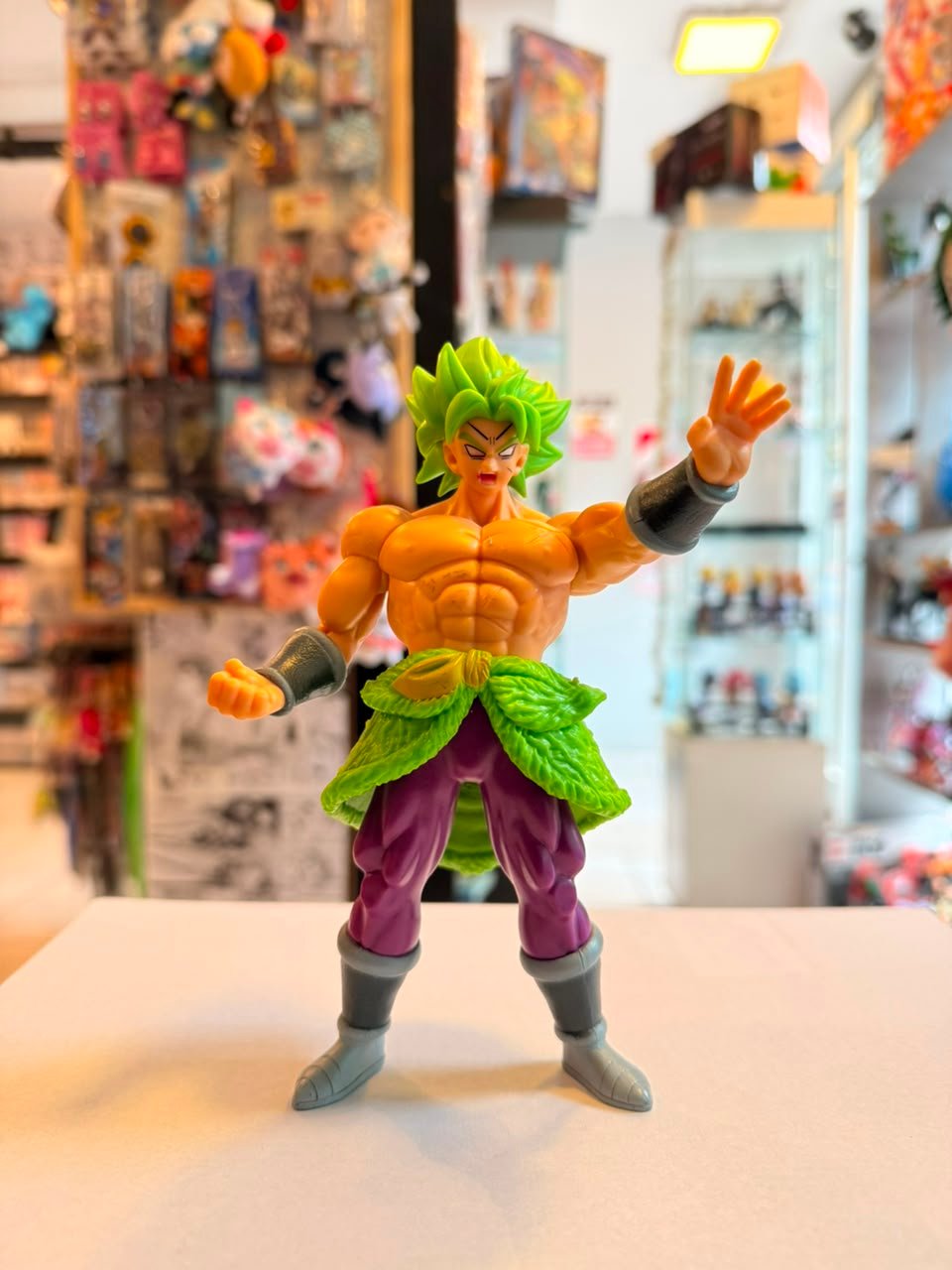 FIGURA DE BROLY SUPER SAIYAJIN LEGENDARIO