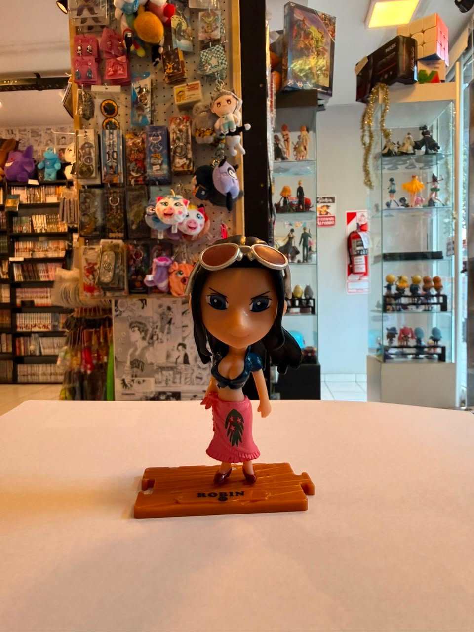 FIGURA CHIBI DE ROBIN ESTILO ROMPECABEZAS