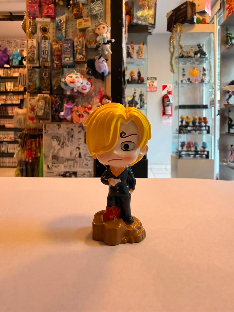 FIGURA CHIBI DE SANJI CON TRAJE NEGRO