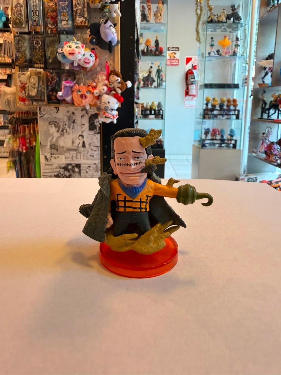 FIGURA GASHAPON DE SIR CROCODILE CON SU GARFIO Y PURO EN LA BOCA