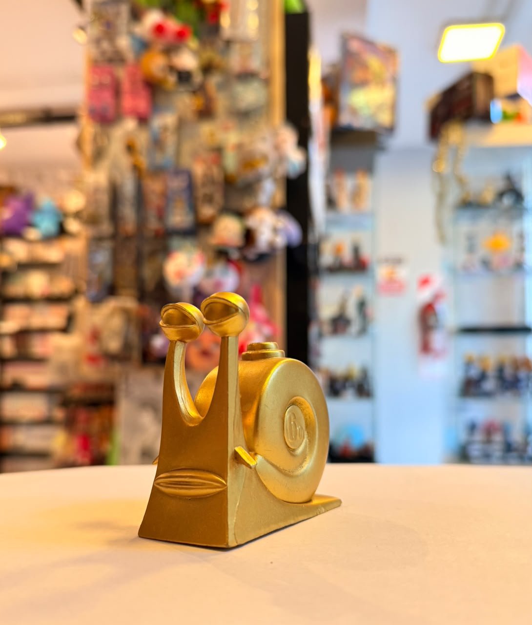 FIGURA GASHAPON DE DEN DEN MUSHI DORADO foto 2