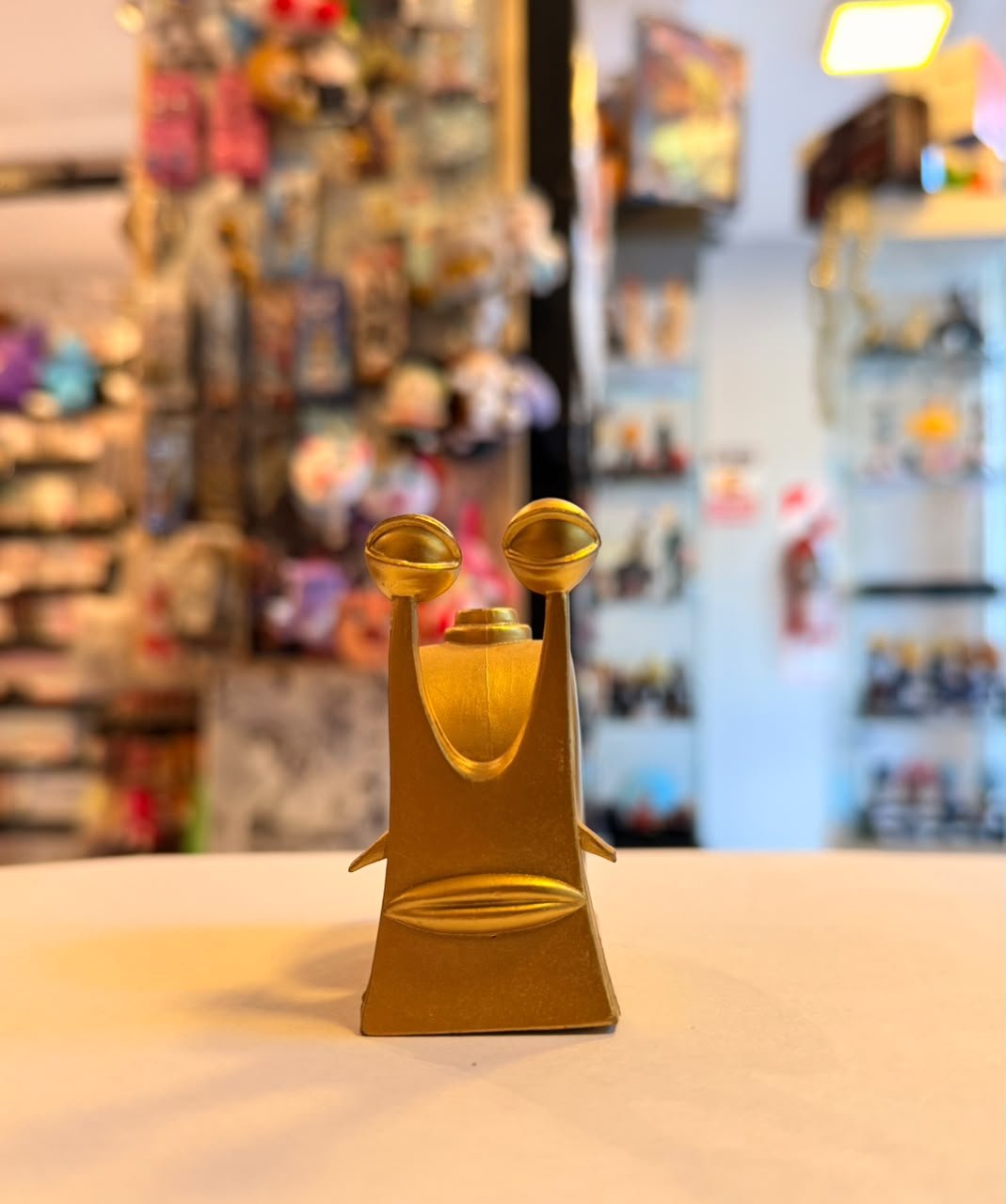 FIGURA GASHAPON DE DEN DEN MUSHI DORADO