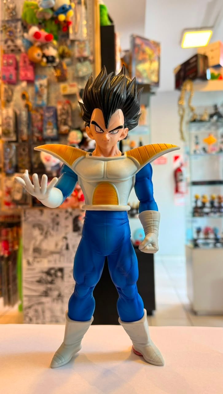 FIGURA DE VEGETA VISTIENDO ARMADURA DE COMBATE CLASICA