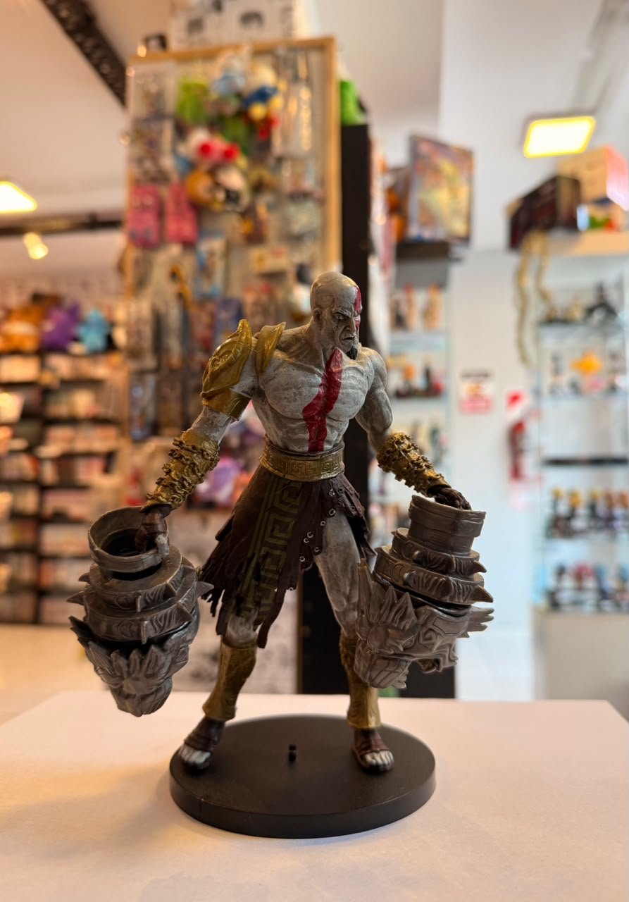 FIGURA DE KRATOS SOSTENIENDO LOS CESTUS DE NEMEA