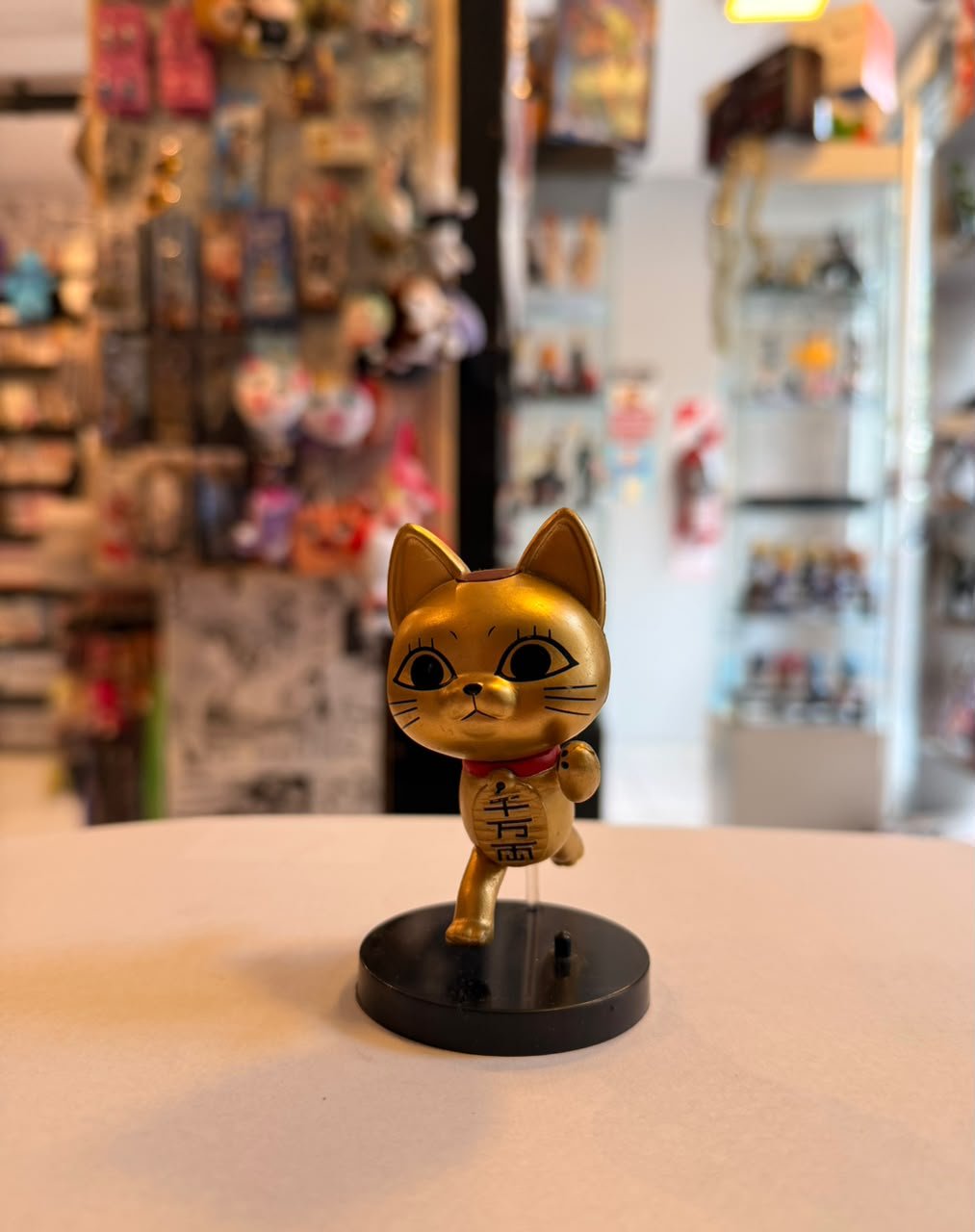 FIGURA CHIBI DE TURBO ABUELA DORADO