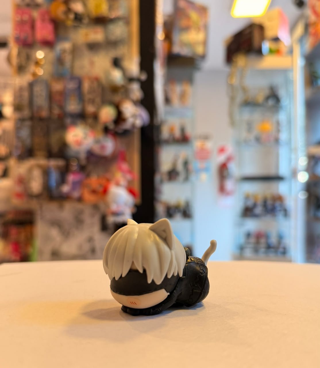 FIGURA GASHAPON DE 9S VERSION GATO CON LOS OJOS VENDADOS foto 2