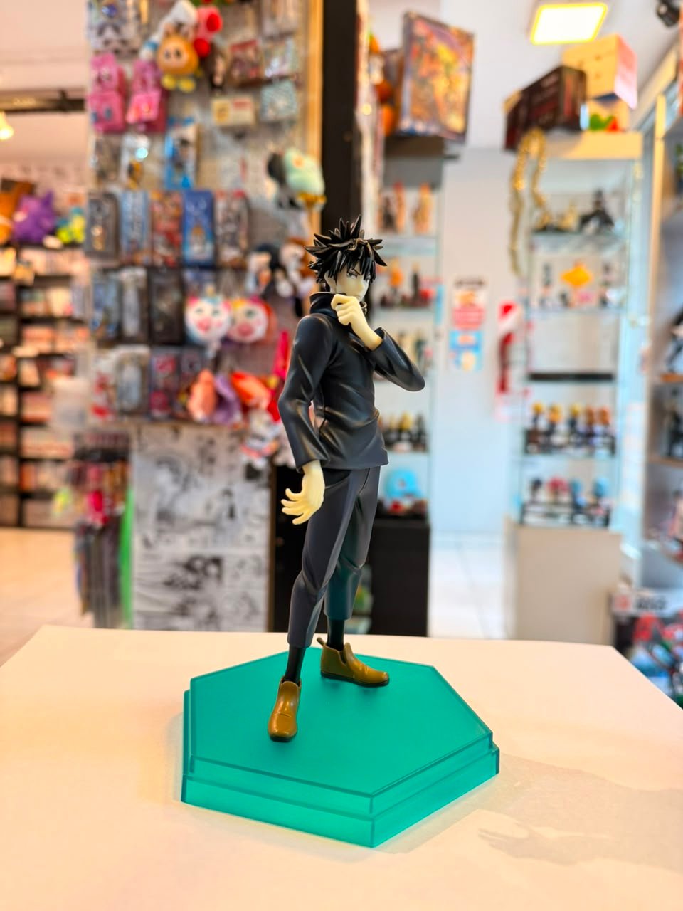 FIGURA DE MEGUMI FUSHIGURO CON UNIFORME OSCURO foto 2