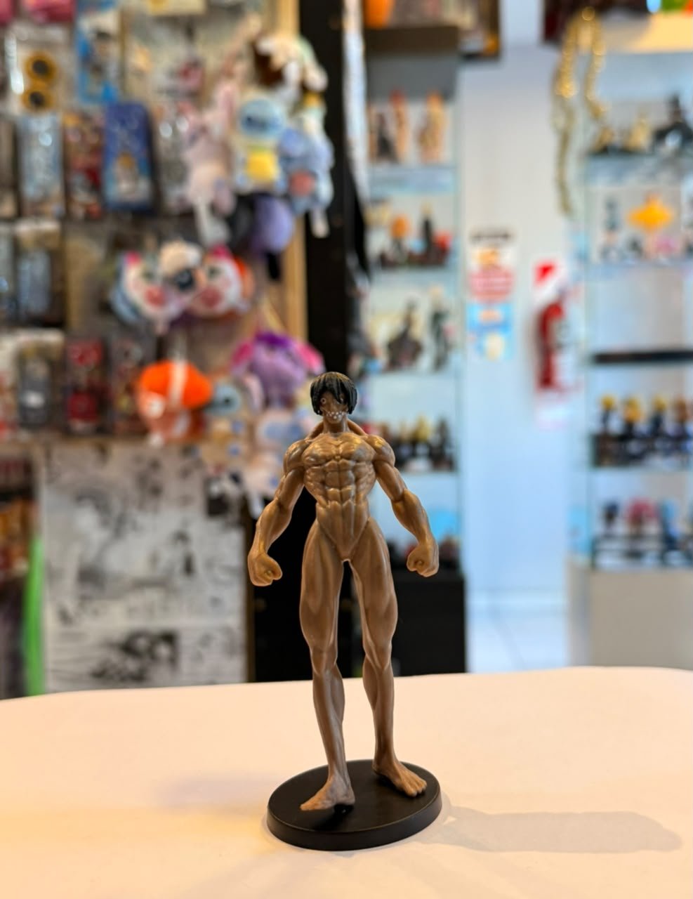 FIGURA CHIBI DE EREN YEAGER EN SU FORMA DE TITAN DE ATAQUE MUSCULOSO
