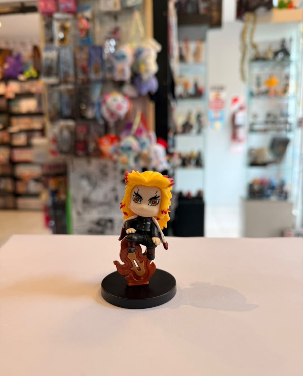 FIGURA DE RENGOKU SENTADO SOBRE FUEGO