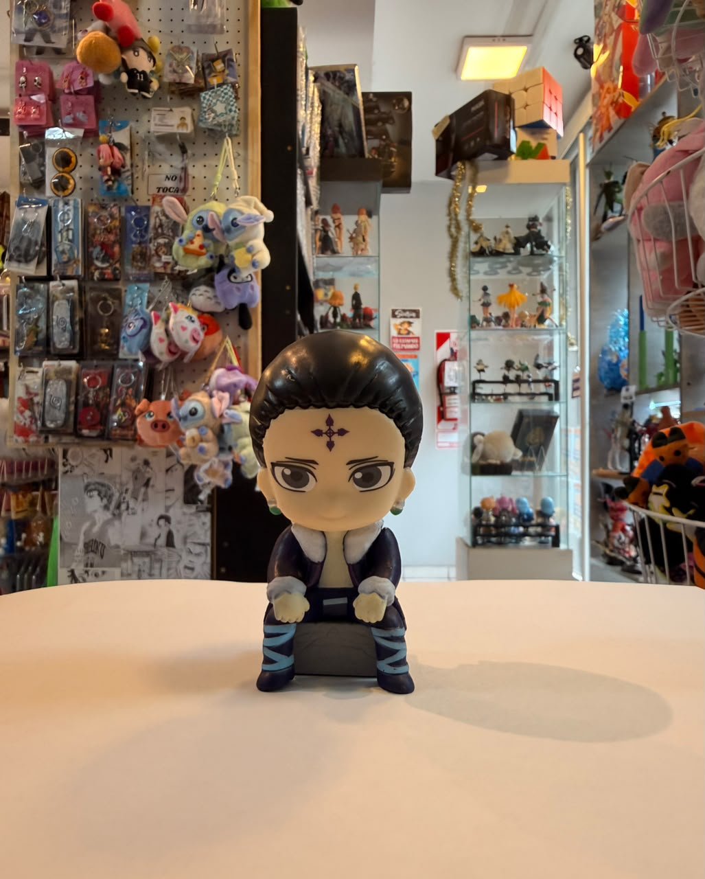 FIGURA CHIBI DE CHROLLO LUCIFER SENTADO DE BANDAI