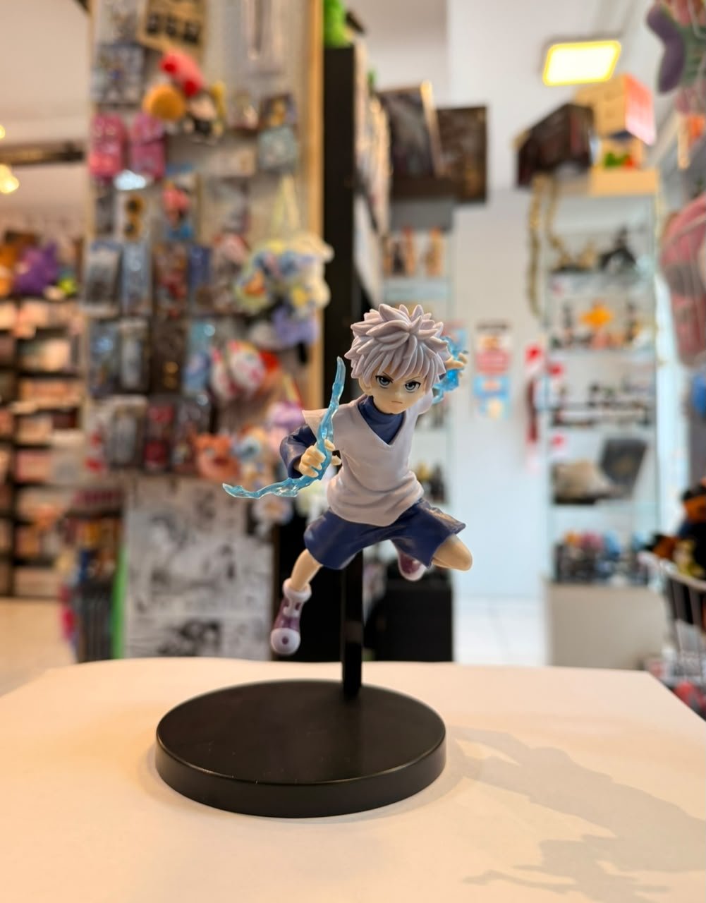 FIGURA DE KILLUA ZOLDYCK EN PLENA ACCION CON SUS EFECTOS DE RAYO