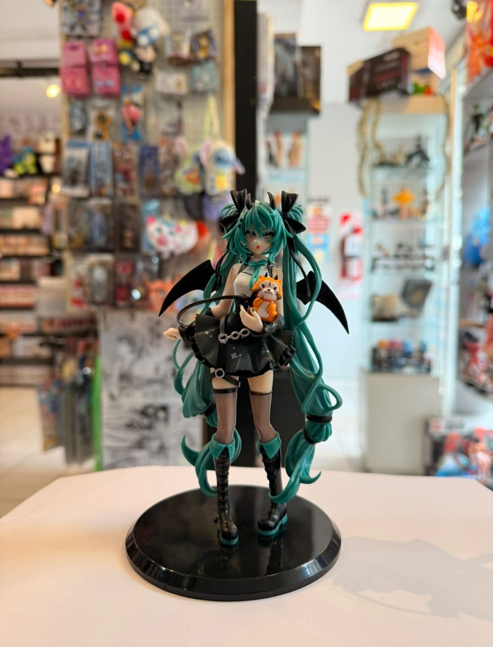 FIGURA DE MIKU CON ESTILO GOTICO DE DIABLILLA