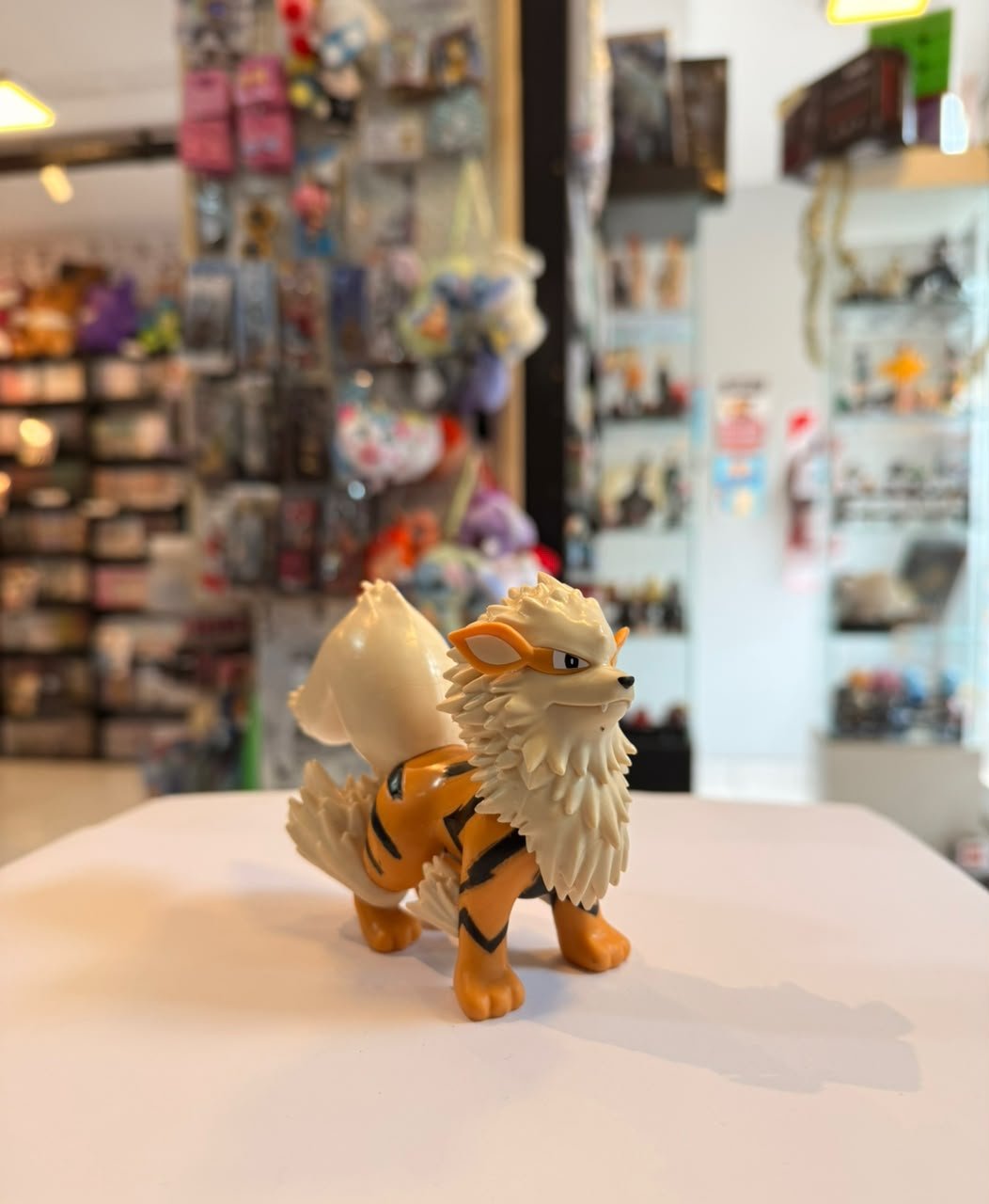 FIGURA DE ARCANINE CON LEAF foto 3
