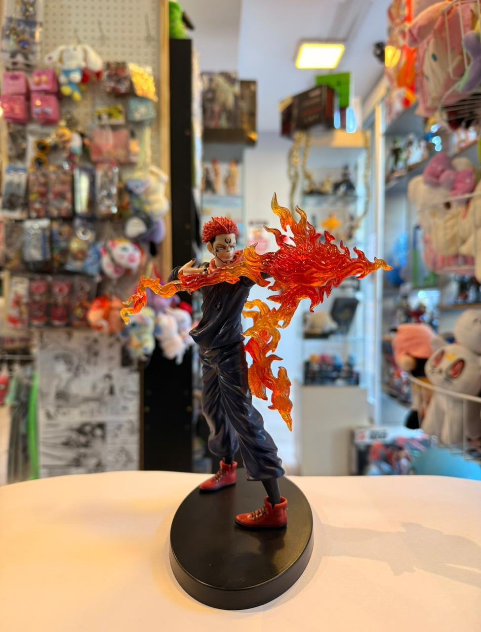 FIGURA DE RYOMEN SUKUNA CON EFECTOS DE FUEGO TRASLUCIDOS